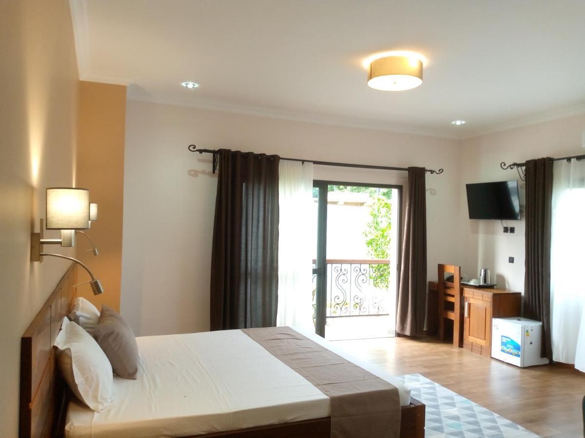 Soa Lia Hotel Miandrivazo Exterior photo